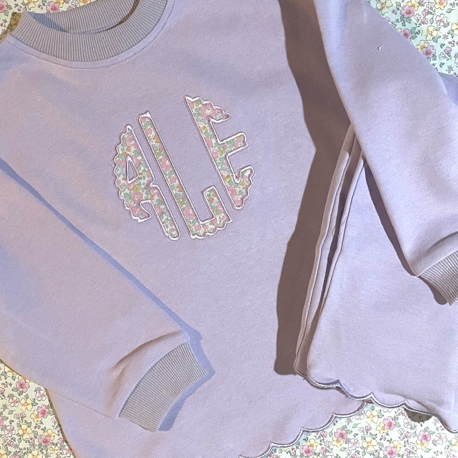 Embroidered Scallop Set (Lilac)